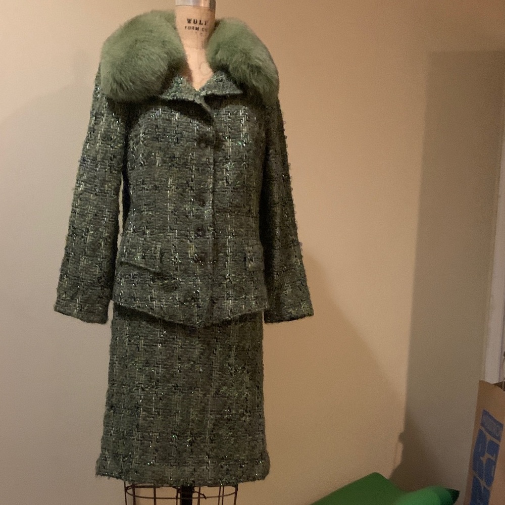 Teri Jon Green tweed skirt suit with fur collar metallic thread size 12